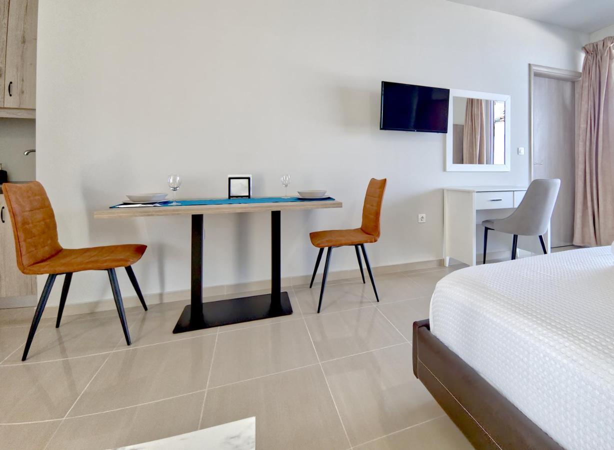 Epipleon Luxury Suites -105- Δωμάτιο 35Τμ Με Βεράντα 35Τμ Μπροστά Στη Θάλασσα Nafpaktos Extérieur photo